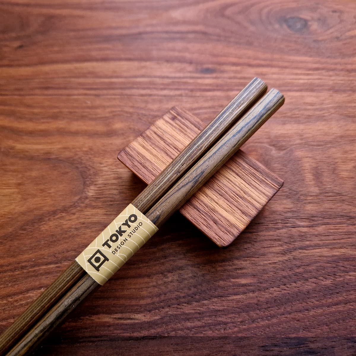 Spisepinner 5 par i gaveeske "Dark Oak" - Tokyo design studio bilde 2