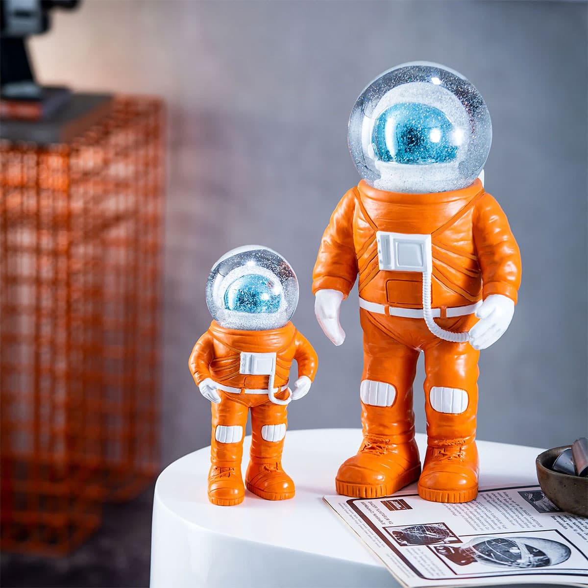 Astronaut "The Marstronaut" 18cm - SNOWGLOBE bilde 3