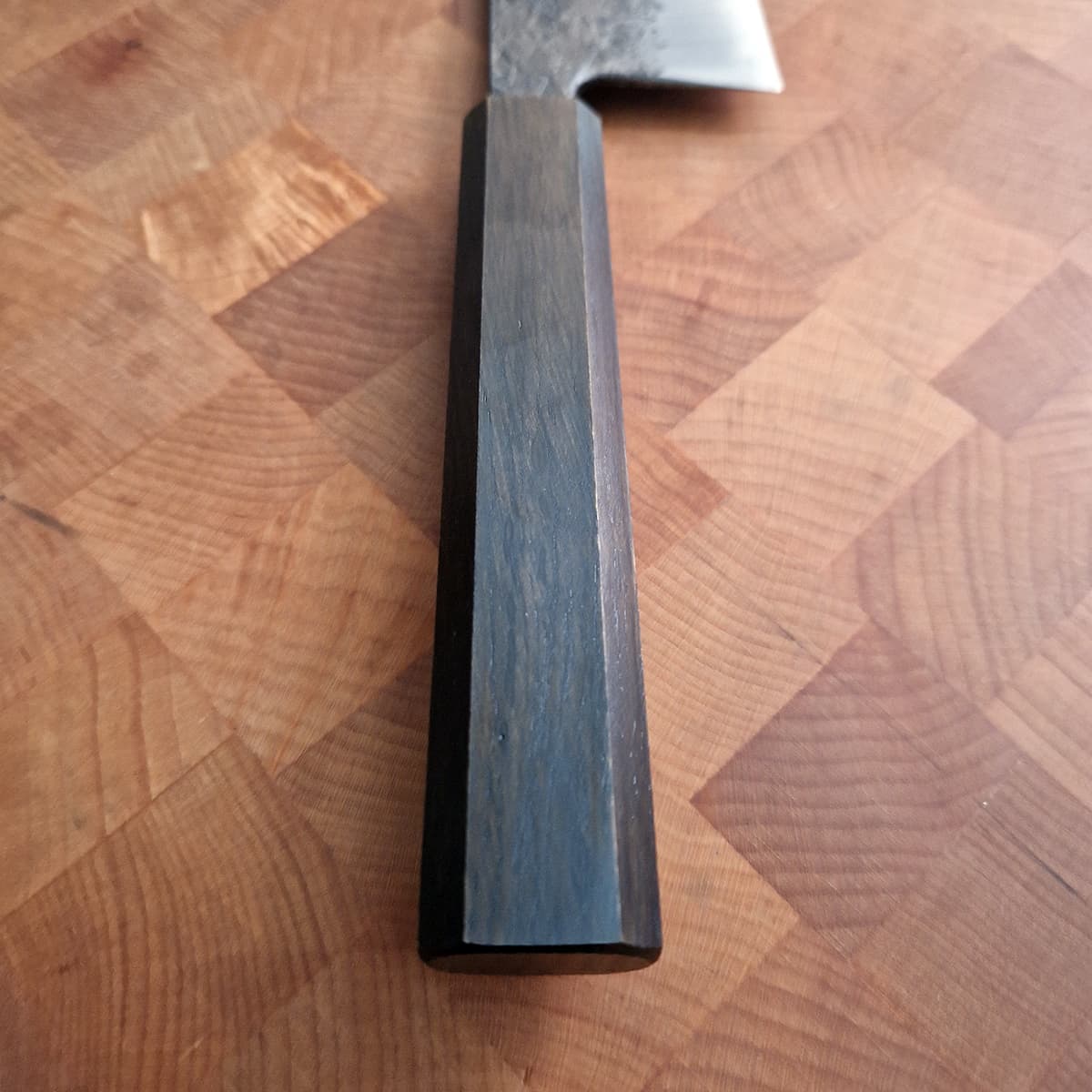 18cm Grønnsakskniv (Santoku) Aogami II, Kurochi - MINOMO KAJIYA bilde 3