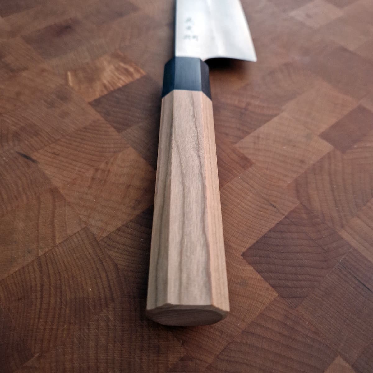 16,5cm Grønnsakskniv (Santoku) Nashiji, Super Aogami - YOSHIMI KATO bilde 3