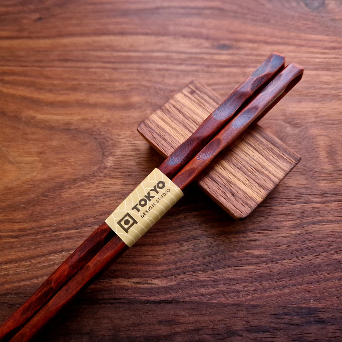 Spisepinner 5 par, Brun "Twist" i Gaveeske- Tokyo design studio bilde 2