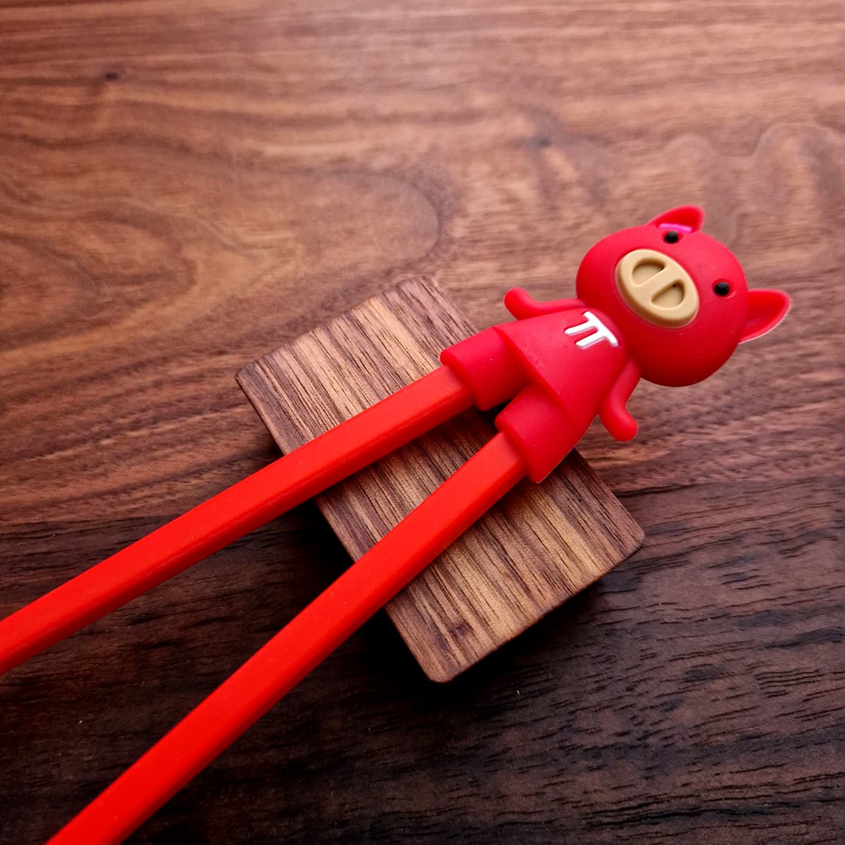 Spisepinner barn, "Pig Girl" 22cm Rød - Tokyo design studio bilde 2