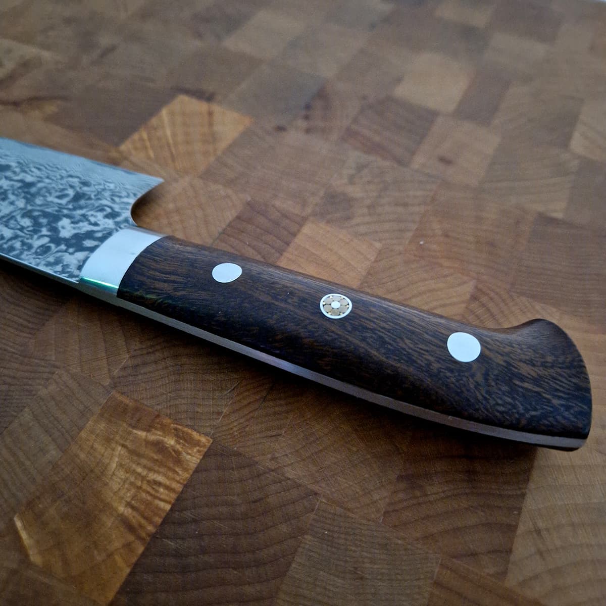 16,5cm Grønnsakskniv (Santoku) "Ironwood" damask, R2 - SAJI bilde 5
