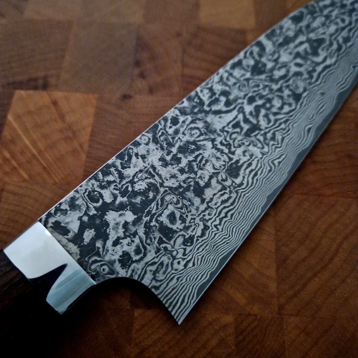 16,5cm Grønnsakskniv (Santoku) "Ironwood" damask, R2 - SAJI bilde 6