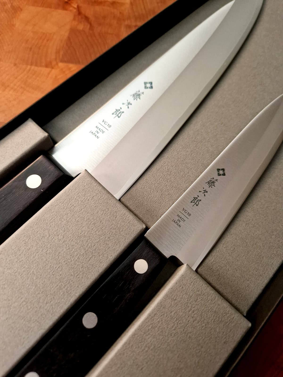 Knivsett 20cm Kokkekniv og 13,5cm Universalkniv, DP - TOJIRO bilde 2