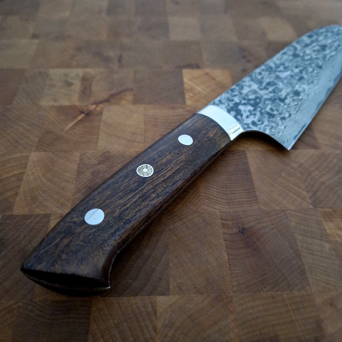 16,5cm Grønnsakskniv (Santoku) "Ironwood" damask, R2 - SAJI bilde 3