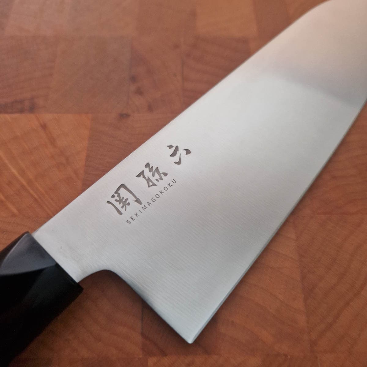 17cm Grønnsakskniv (Santoku) - KAI SEKI REDWOOD bilde 3