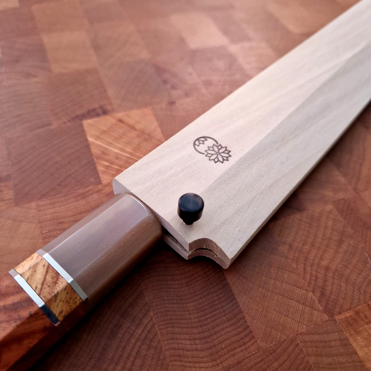 30cm Kiritsuke Yanagiba, Mirror Polished, Shirogami II, inkl Saya - SAKAI KIKUMORI bilde 8