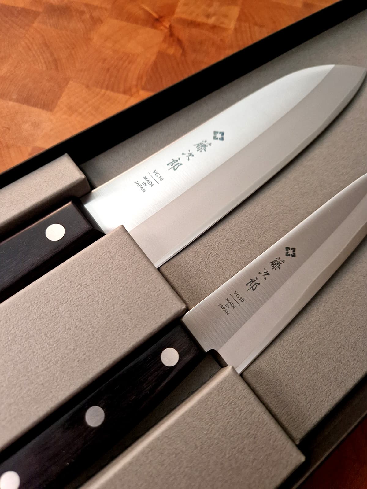 Knivsett 17cm Grønsakskniv (Santoku) og 13,5cm Universalkniv, DP - TOJIRO bilde 4