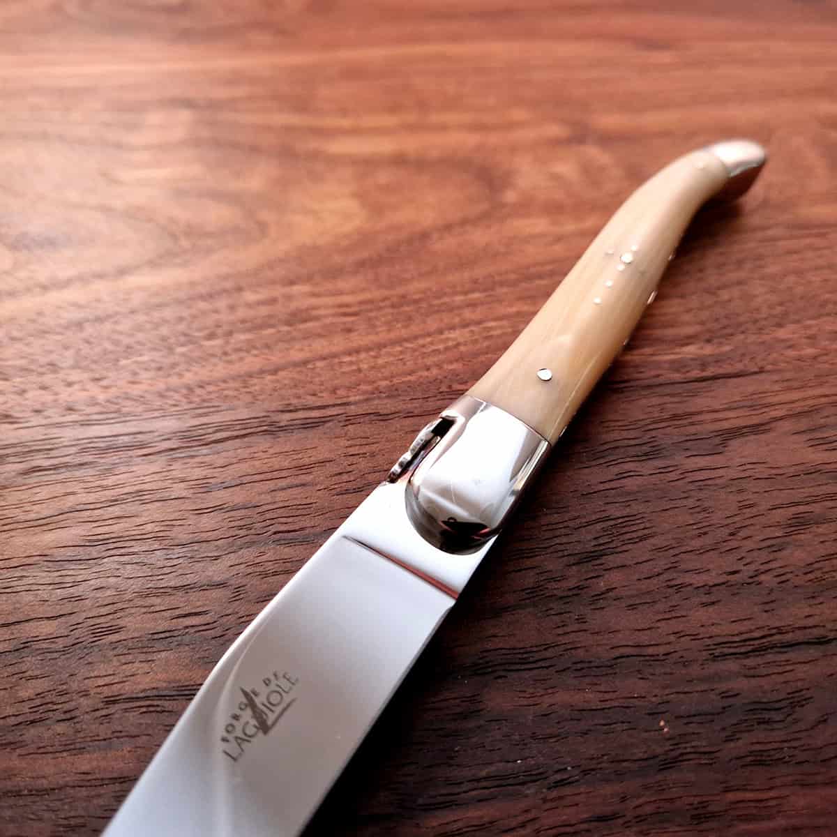Biffkniver 2. stk lys horn - Forge de Laguiole bilde 2