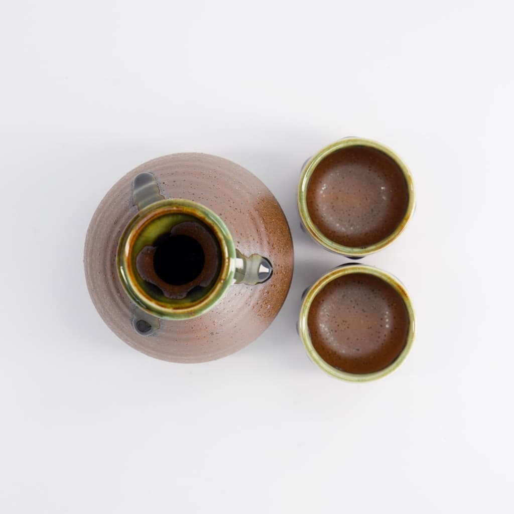 Sake sett, "Iga Oribe" 2 kopper + karaffel – Tokyo design studio bilde 2