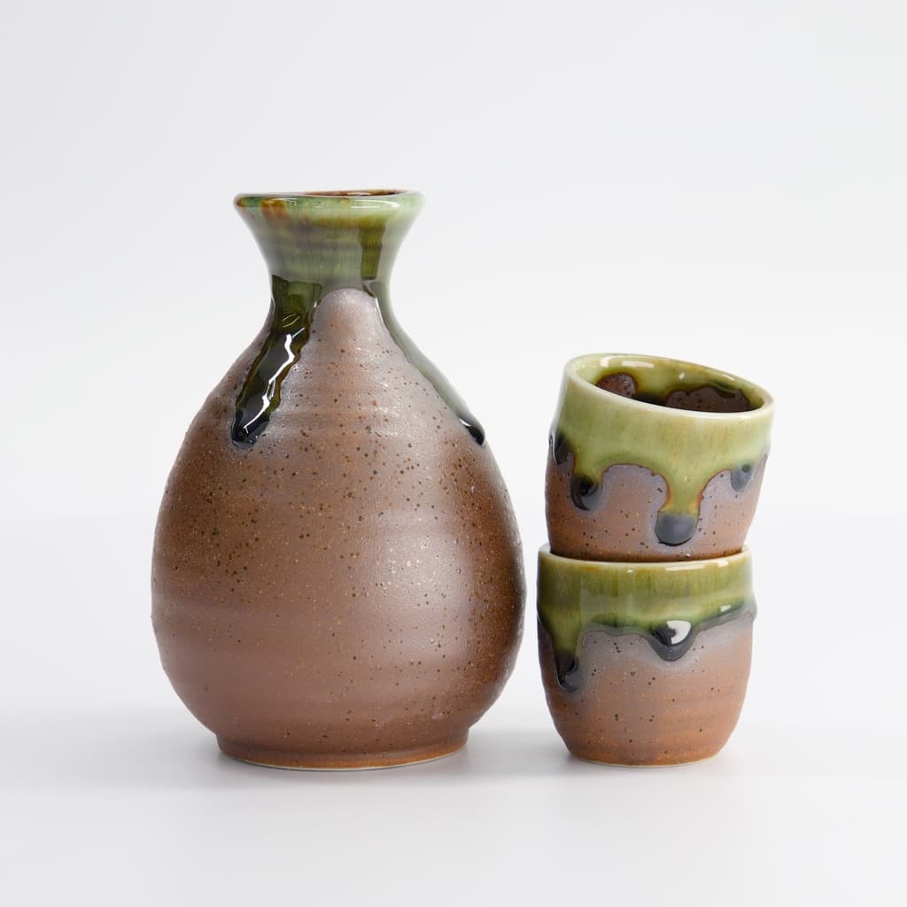 Sake sett, "Iga Oribe" 2 kopper + karaffel – Tokyo design studio bilde 3