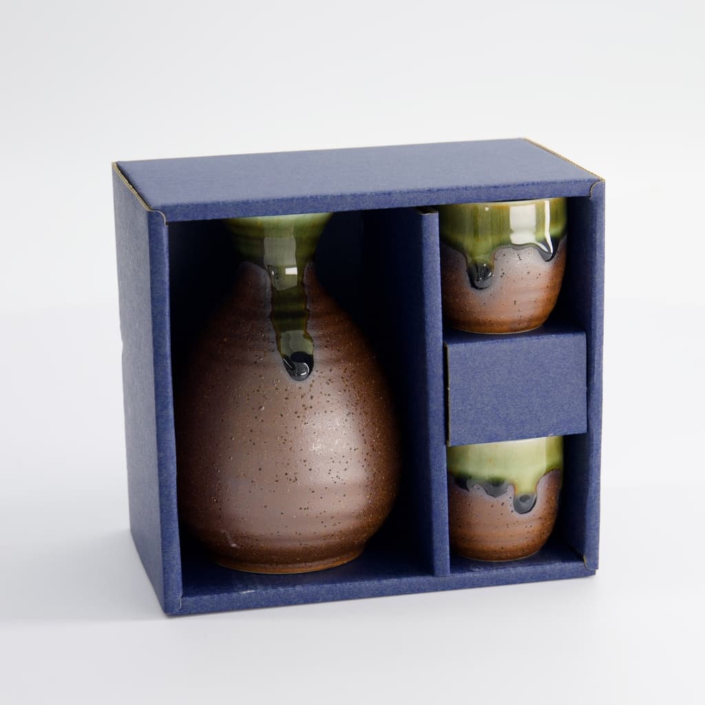 Sake sett, "Iga Oribe" 2 kopper + karaffel – Tokyo design studio bilde 4