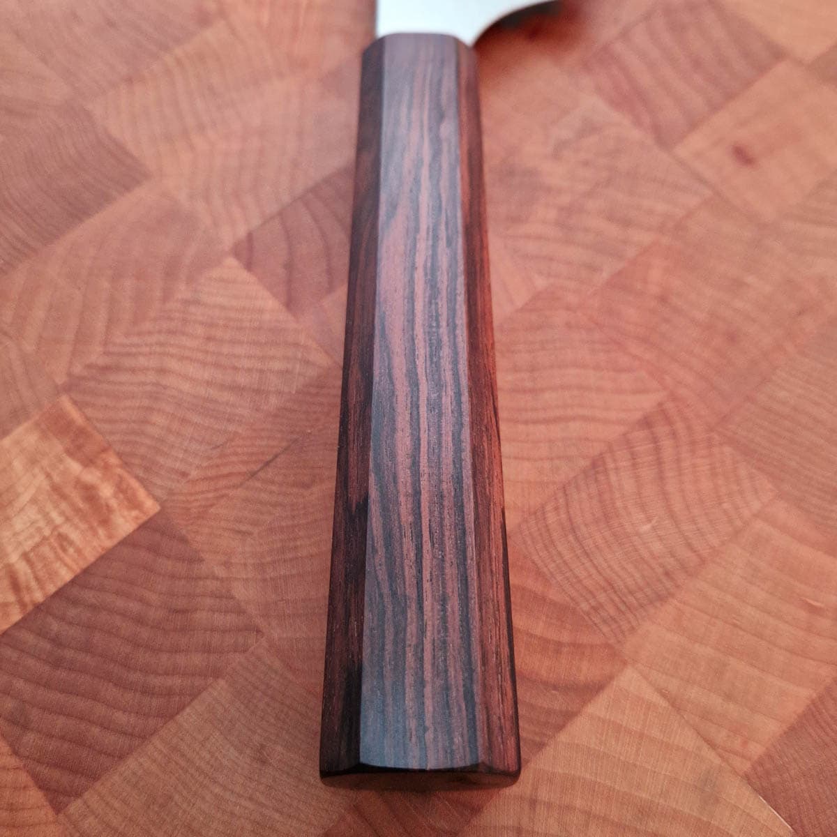 18cm Grønnsakskniv (Santoku), "Hayabusa", Aogami Super - Hatsukokoro bilde 3