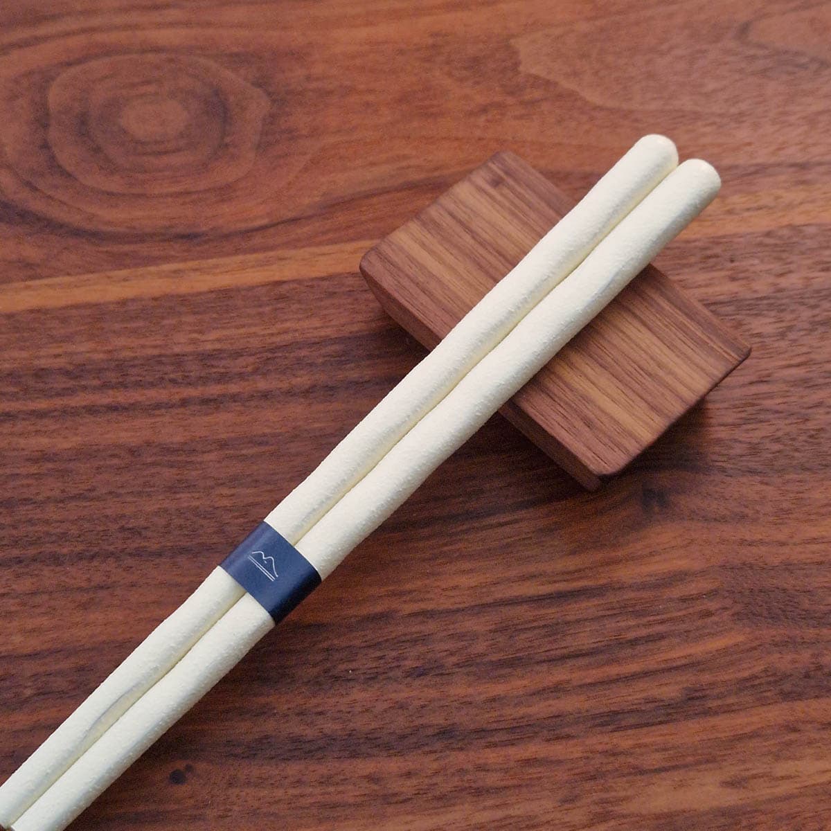Spisepinner, japanske, Kurabi lakkert, hvit,  1 par - KURABI bilde 2
