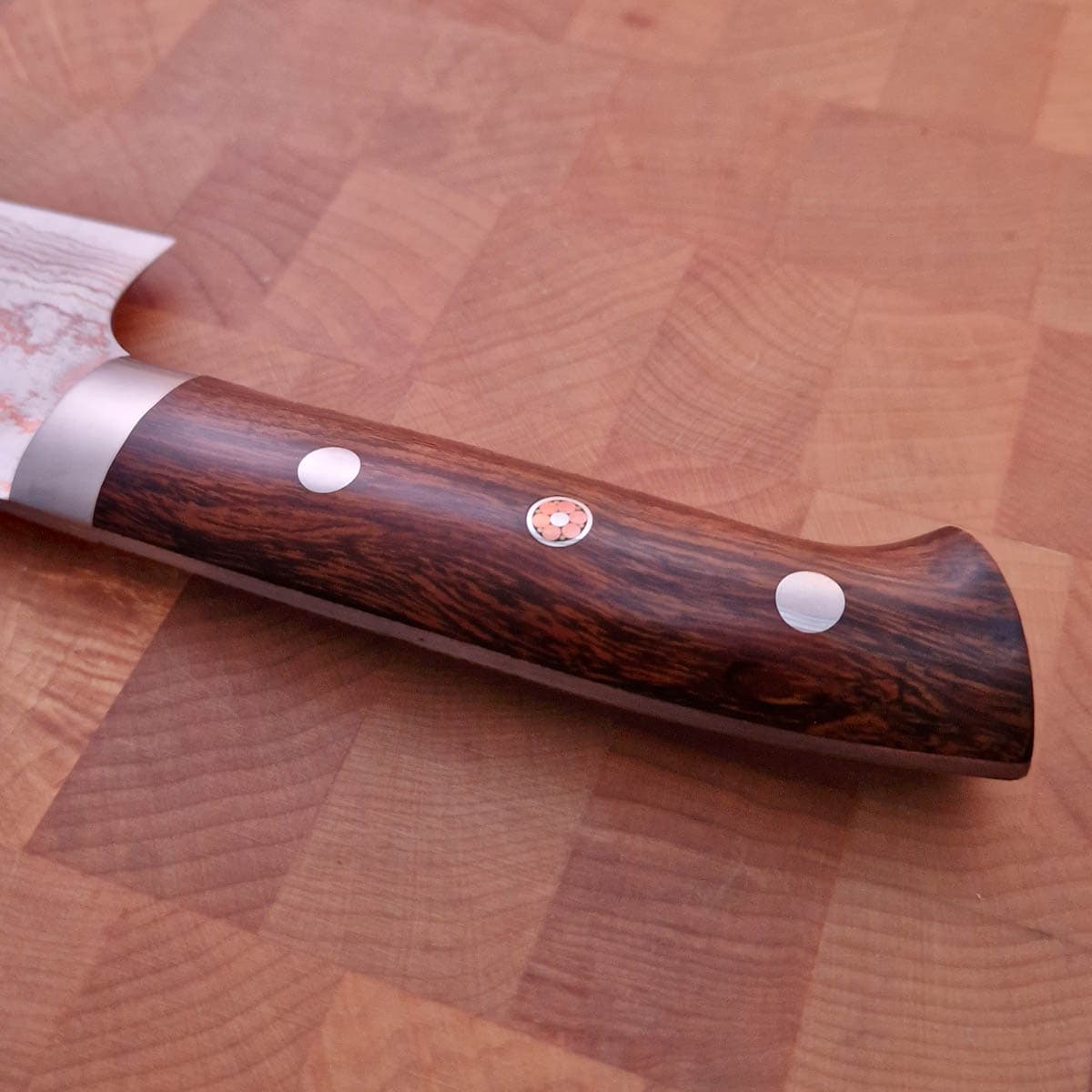 16,5cm Grønnsakskniv (Santoku) "Rainbow" damask, AOII - SAJI bilde 3