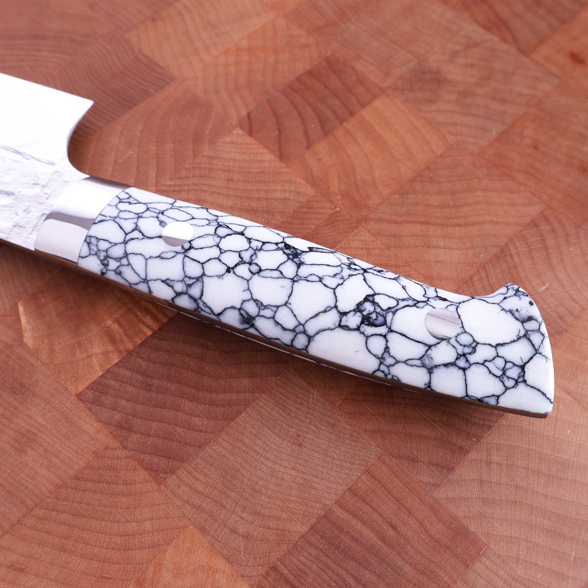 18cm Grønnsakskniv (santoku) "white turquise" damask, VG10 - SAJI bilde 3