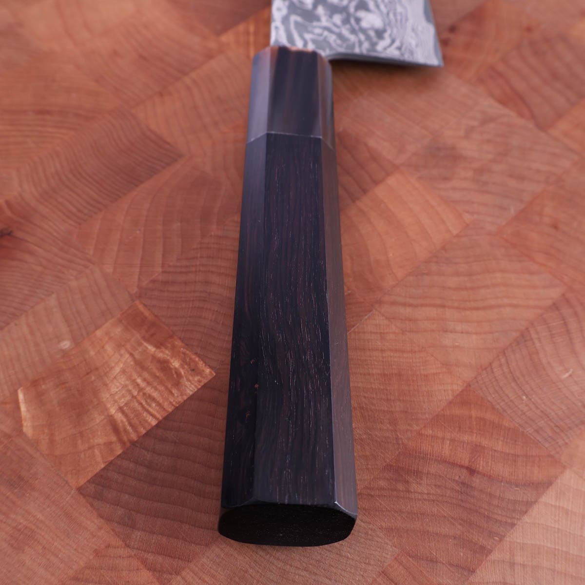 16,5cm Grønnsakskniv (Santoku) Kuroshi m/damask, R2 - SAJI bilde 6