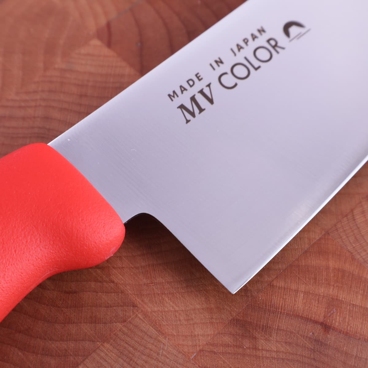 16.5cm Grønnsakskniv (Santoku), Molybden Vanadium, Rød - FUJI CUTLERY bilde 2