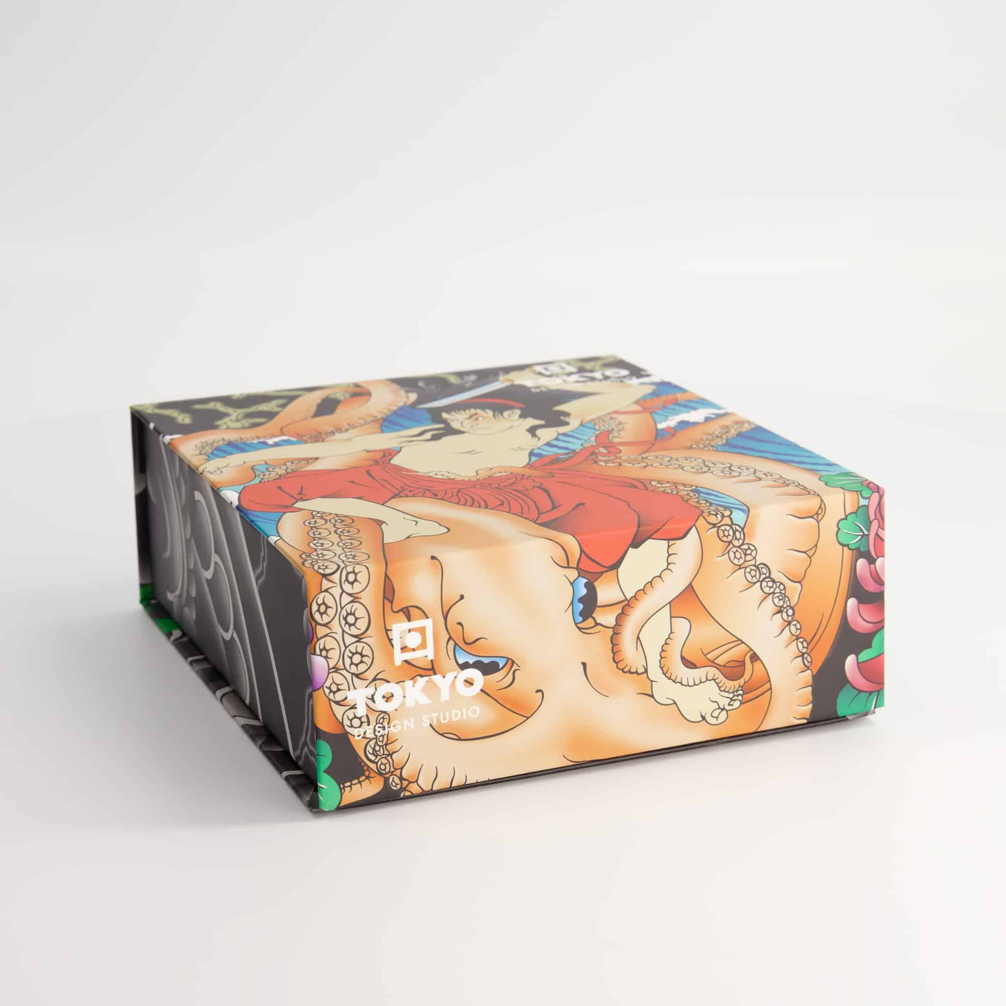 Sake sett, 4 kopper + karaffel "Yakusa Octopus" - Tokyo design studio bilde 4