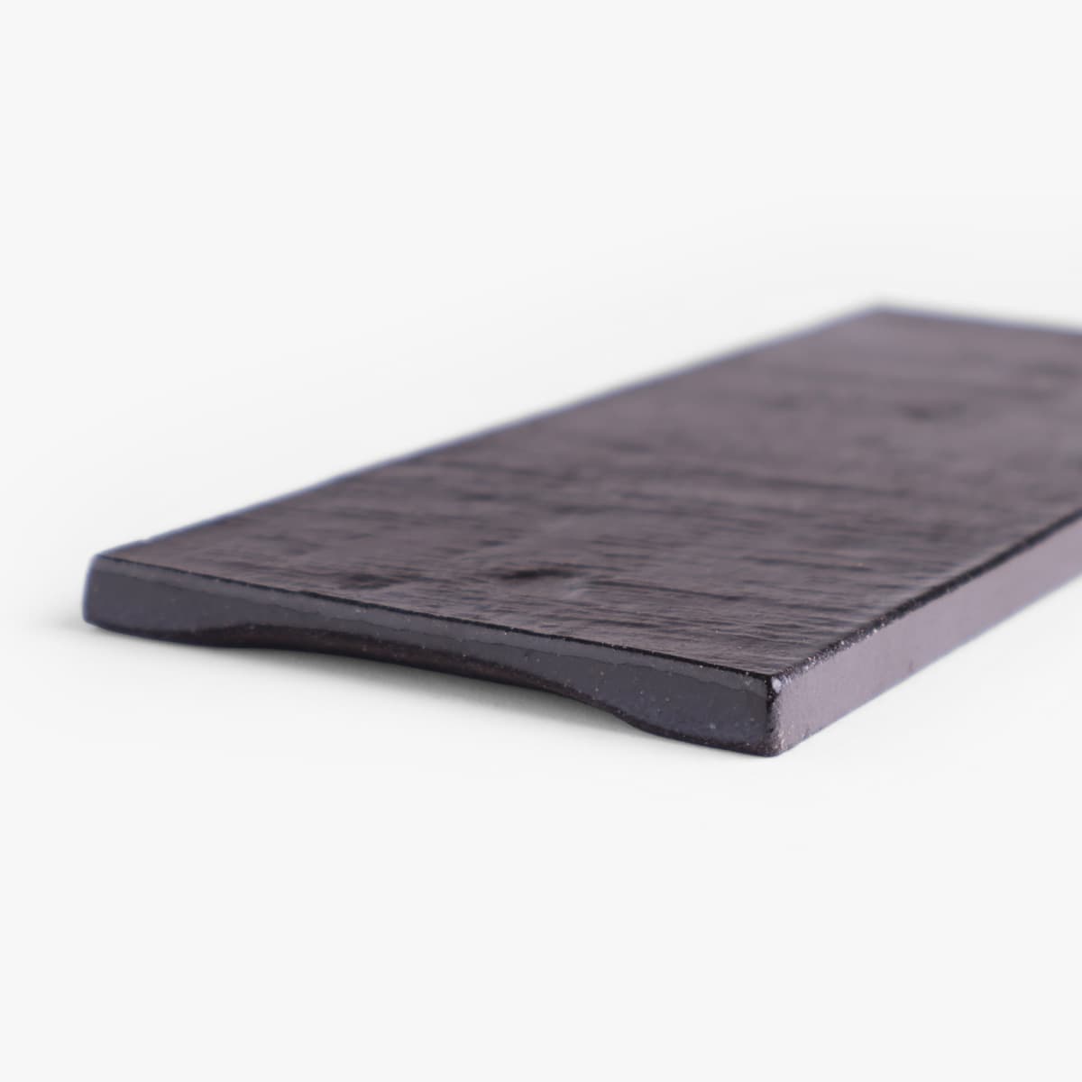 Fat, avlangt, svart keramikk (kokutō), 23 x 9cm - Japansk porselen bilde 3