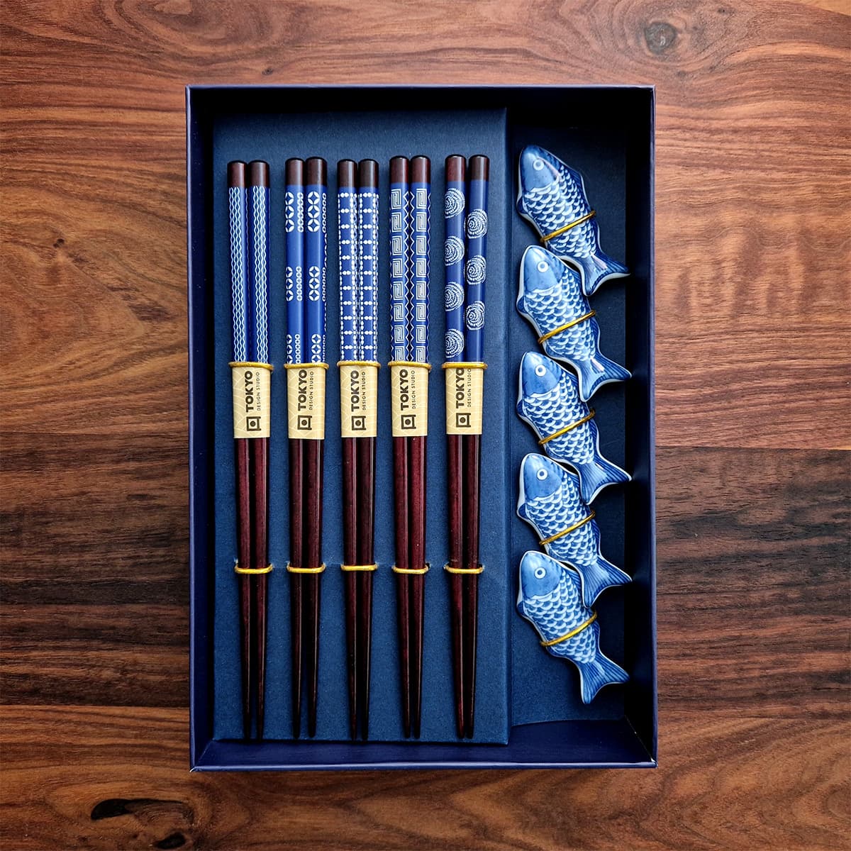 Spisepinner 5 par i gaveeske inkl holder "Fish" - Tokyo design studio