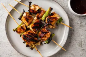 Yakitori Negima – Grillspyd med kylling og vårløk