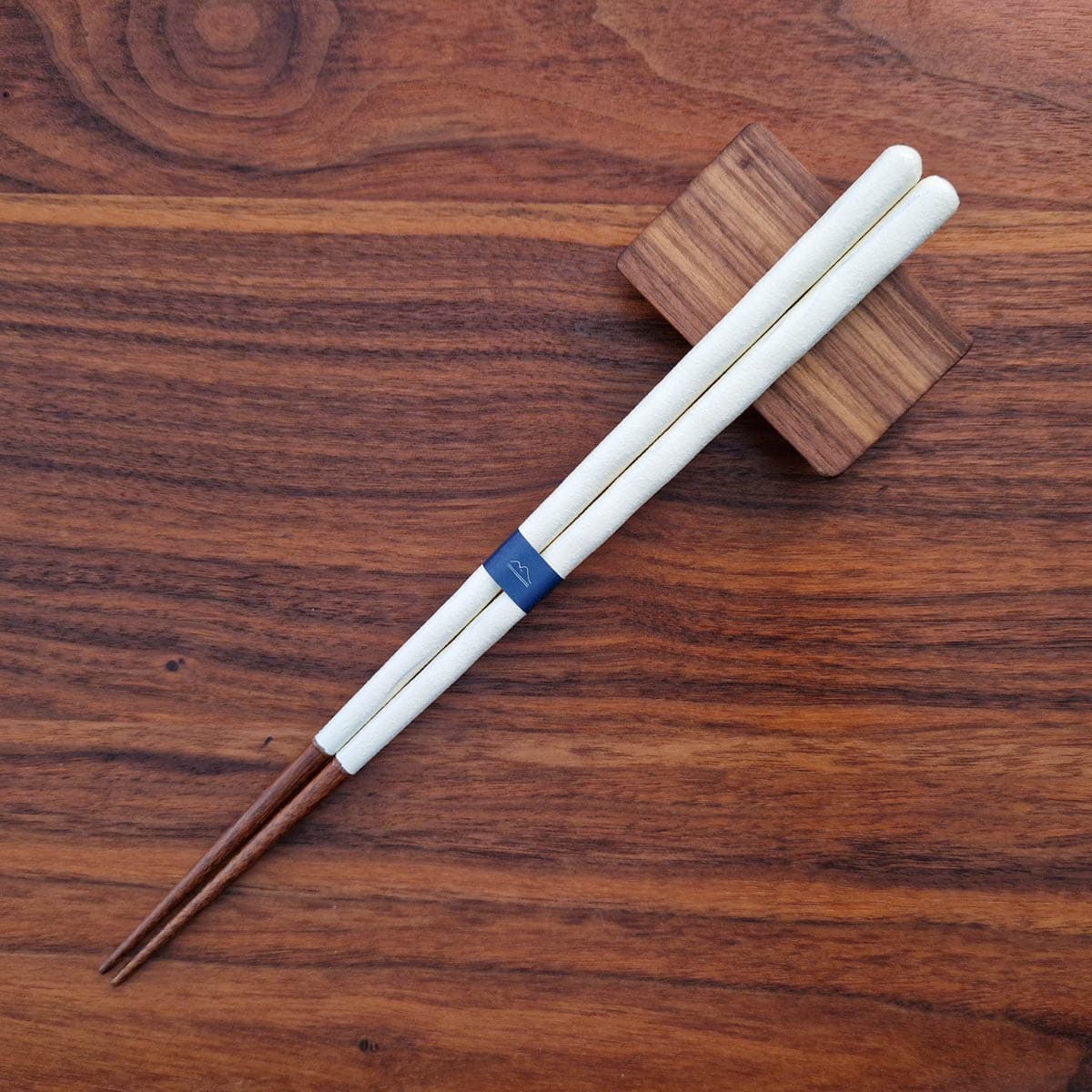 Spisepinner, japanske, Kurabi lakkert, hvit, 1 par - KURABI