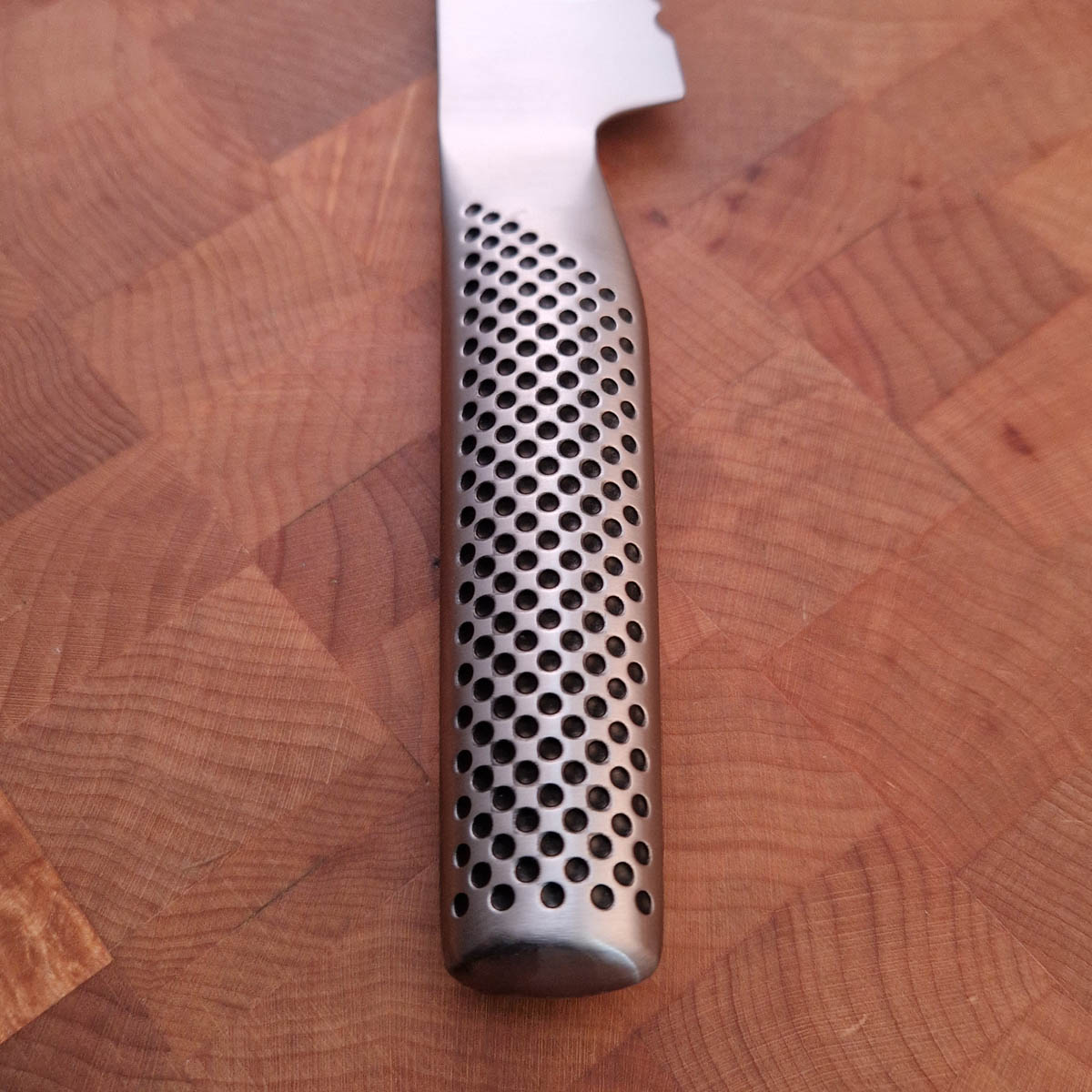 22cm Brødkniv (venstrehendt) - GLOBAL